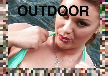 Flexible and curvy girl with a lubed ass gets a good fucking outdoors