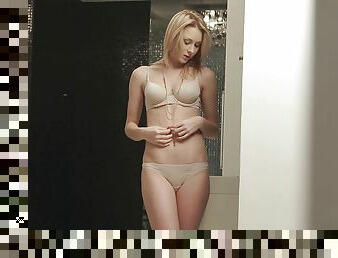Sexy porn hottie Alice Marshall displays seductive body in a hot erotic action