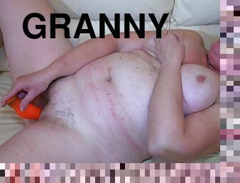 A granny and a younger girl have a threesome with a guy