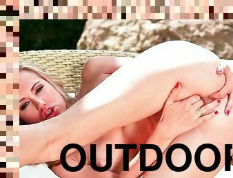 Brett Rossi finger blasts her hot cunt outdoors