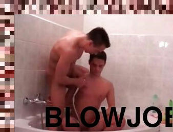 College guys in bathtub blowjob video