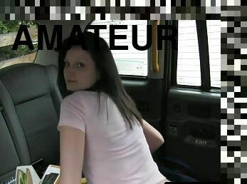 Amateur brunette gets fucked on the backseat of the taxi