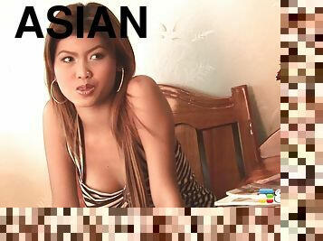 Hotel room shoot with the Asian that eagerly shows her pussy