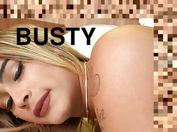 cul, gros-nichons, transsexuelle, énorme-bite, butin, gros-seins, trou-du-cul, tatouage