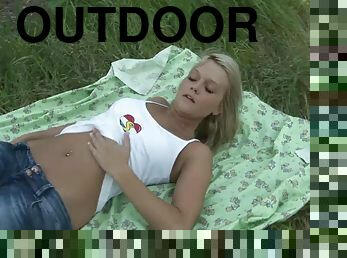 Blonde Babe In Tight Jeans Fingering Her Pussy Outdoors