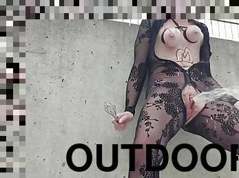 Massive Squirt with titt hanging outdoor