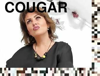 Wet cougar babe webcam show cumming