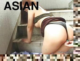 Kinky Asian babe ass spreading action