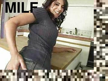 Screwing her milf pussy in the kitchen