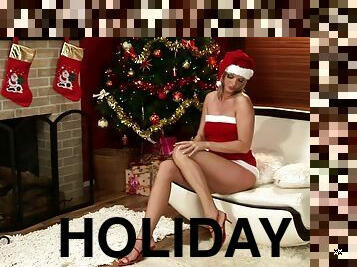 Sexy Salma gets naked for a hot holiday masturbation game