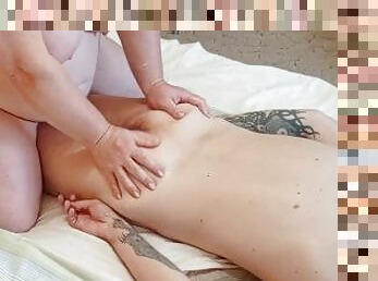 the massage ended with a penis masturbation with a cumshot close up