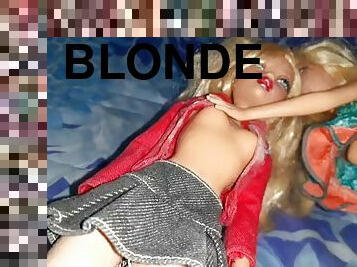 Blondes suck their bodies