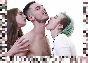 Lucky man enjoys having erotic FFM 3-way with Vika Lita and Alice Klay