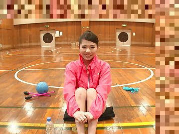 Sporty Asian gymnast spreads her legs wide for a stiff cumshooter hardcore