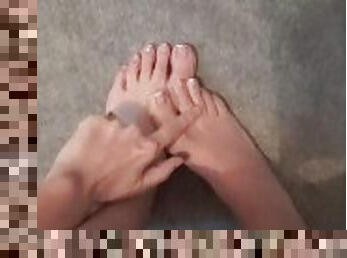 British milf plays with her toes
