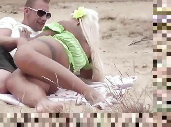 Geiler Blonde am Strand einfach Gefickt