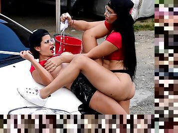 Lesbians love a bit of scissoring during their outdoor play