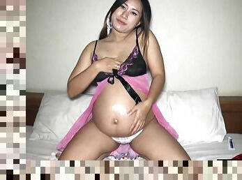 9 months pregnant Asian amateur Pat gets her wet preggo pussy fucked