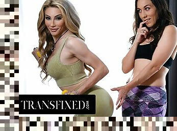 TRANSFIXED - Curvy Fitness Babe Sinn Sage TWERKS On Ariel Demure's Rock Hard Trans Cock!