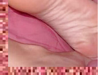 masturbation, amateur, ejaculation-sur-le-corps, branlette, compilation, pieds, ejaculation, fétiche, branlette-avec-les-pieds, orteils