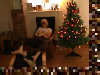 What better way than a wank under the tree...?