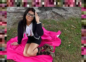 Latina sweetheart from the park picked up for hot sex
