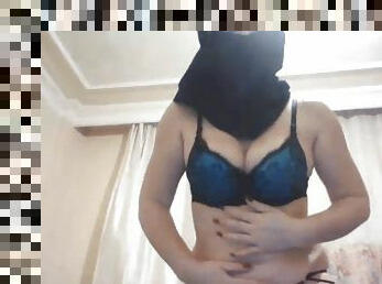 Webcam with turkish hijab
