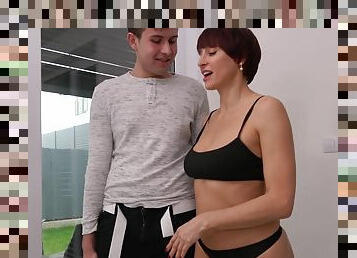 Short haired Oia Ramona gets fucked by her personal trainer