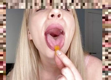Giantess eats gummy bears and jerks off her pussy