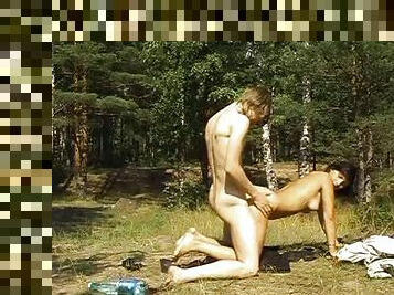 levrette, russe, amateur, babes, hardcore, couple, belle, cow-girl, forêt