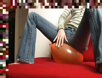 Insane brunette masturbates rubbing her pussy against a balloon