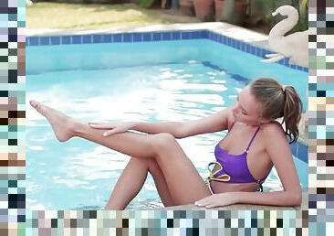 Fabulous blonde teen fondles her jelly roll by the pool