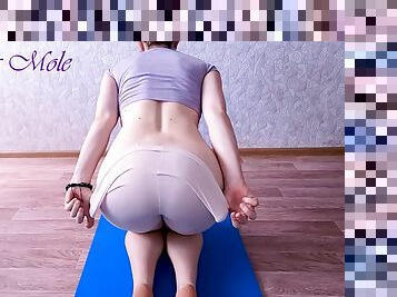 I did yoga for the ass and my pussy got very horny, I had to cum right on the yoga mat