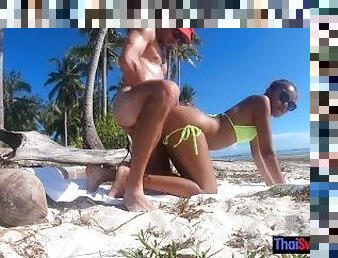 Beach sex in public with big ass Thai girlfriend who has an amazing big ass