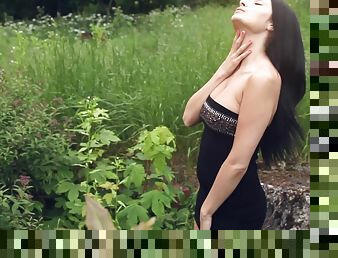 Raven-haired bombshell pleasuring her pussy outdoors