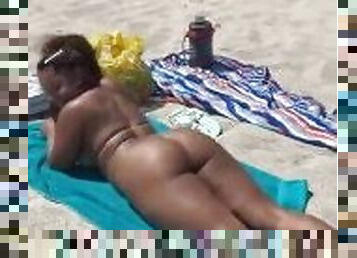 culo, público, amateur, negra-ebony, latino, playa, culazo, a-solas, bikini, pequeña