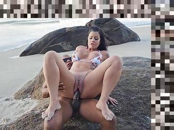 Pamela Makeup Estava Perdida Na Praia De Nud - Morena Gostosa