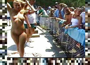 Chicks nude at a great outdoor party