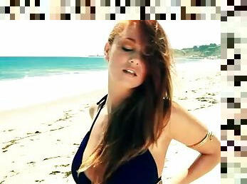 Busty beach babe Leanna Decker loses her bikini