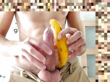 Cachondo Y Con Ganas de Mamada Chupa La Banana y a la Vez Pajea Su Gran Verga Suave