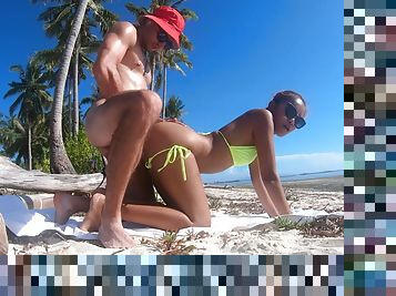 Beach sex in public with Thai girlfriend