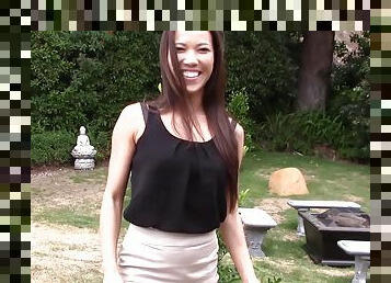 Asian realtor Kalina Ryu fucks with a potential client outdoors