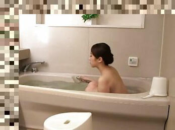 Asami Nanase takes a bath and then shows her body