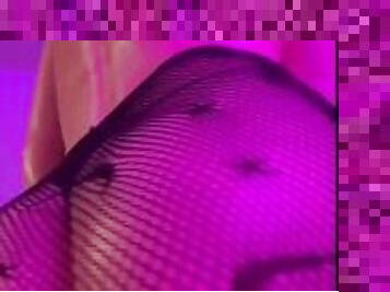 !!hot goth girl with tattoos and a fat ass in fishnets!! i’m oiled up making you horny for more)