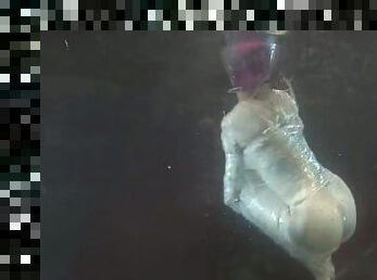 Cherry Torn the girl with pink hair in water bondage vid