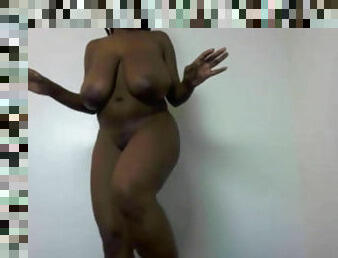 Big ebony babe shakin what she got