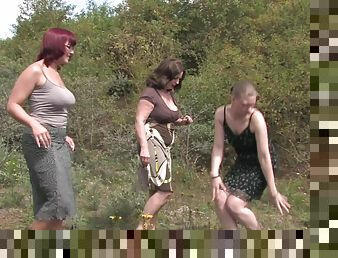Amateur matures take off their clothes for outdoors foursome