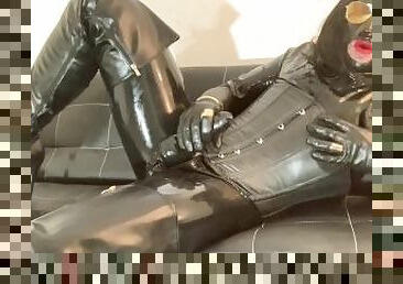 Sissy Glovecum 013 - Double cumshot of black latex and leather sissy