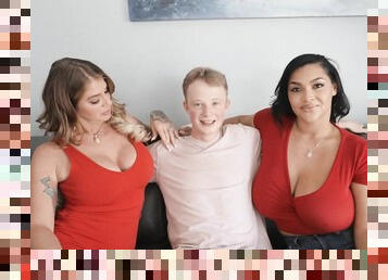 FFM threesome on the sofa with hot Lolly Dames and Ashlyn Peaks